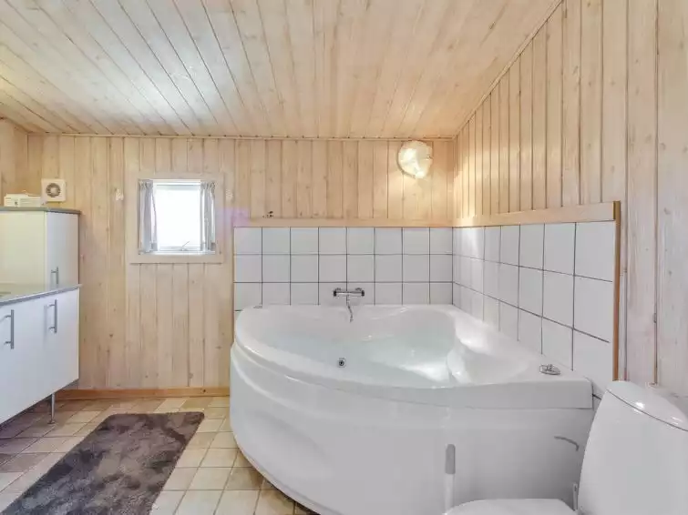 Bathroom - Benjamina - 13.4km from the sea in Western Jutland - Tarm