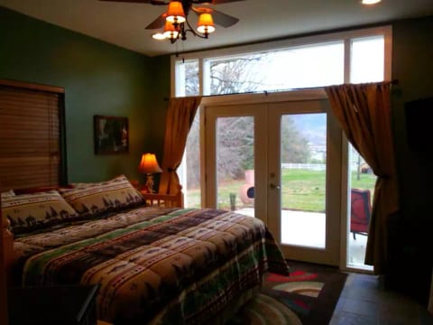 Beautifully decorated and spacious private room with private bath.