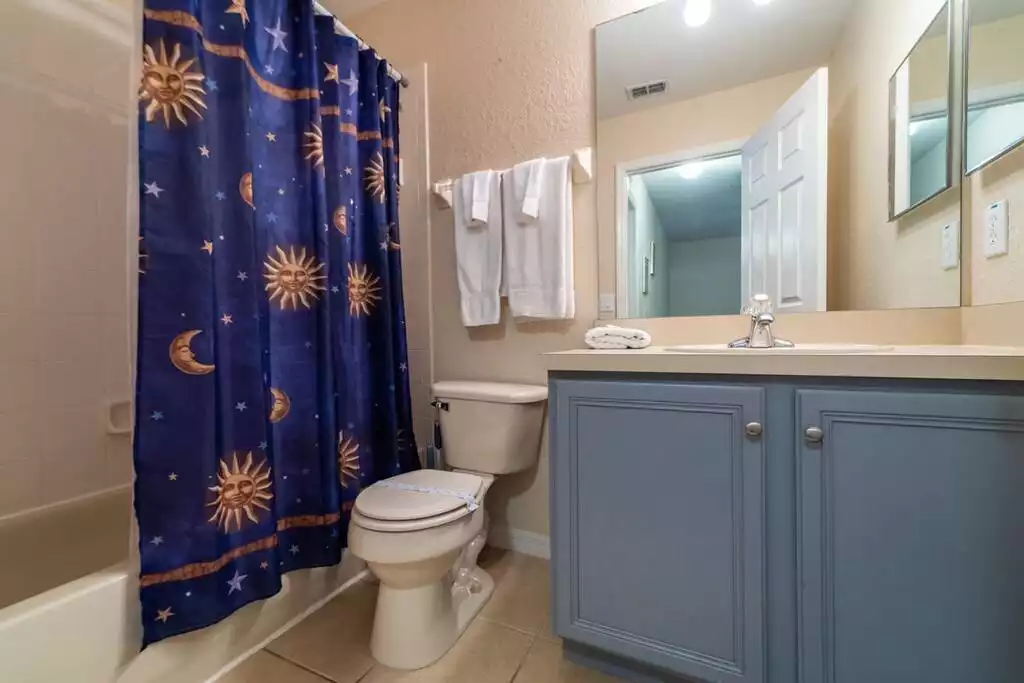 shared bath upstairs - Regal palms home, gated community ,pool (712CAL) - Davenport