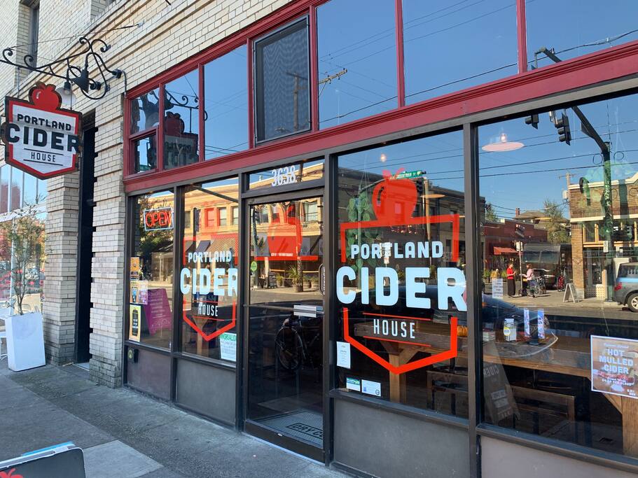 Portland Cider House - Cidery - Luxe  Loft In Hawthorne District of Portland, OR - Portland