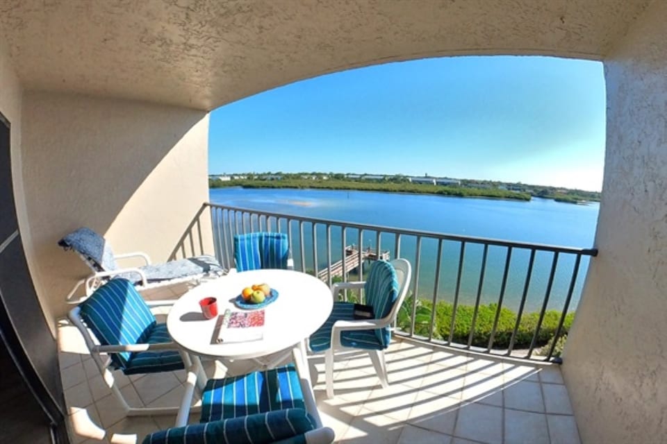 Gone Coastal - One Bedroom Sleeps 4 Waterfront Condo