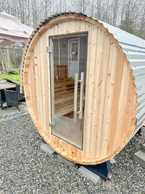 You’ll be able to enjoy a private dry sauna experience or choose to pour water over the hot rocks to create a wet sauna that is bathed in steam. Relax after your busy day exploring the peninsula!