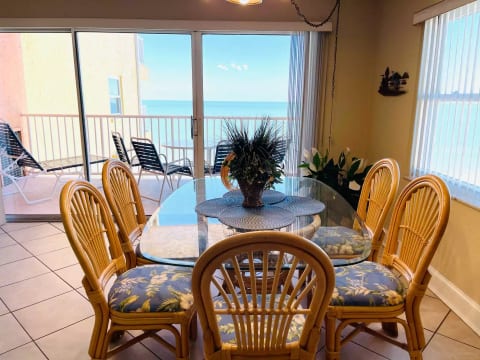 HOLIDAY VILLAS III- 605