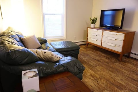 1 Bedroom Apartment Close to Downtown