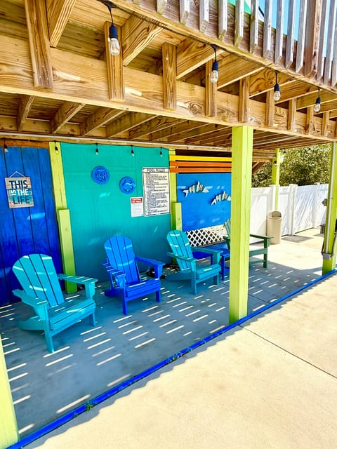 Pool Lounge