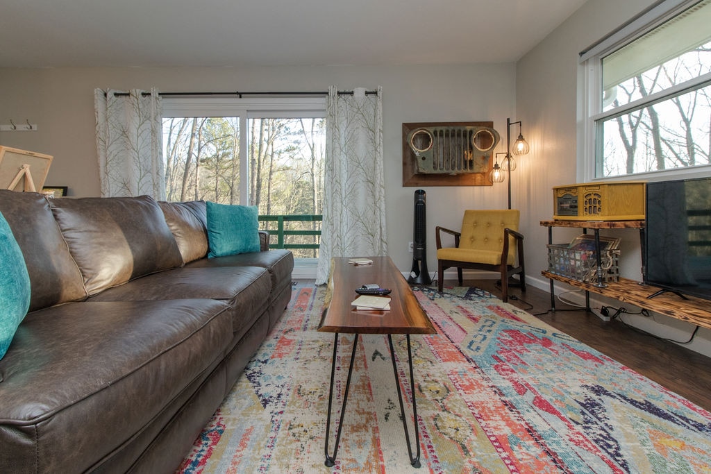 Peaceful Back 40 Treehouse!