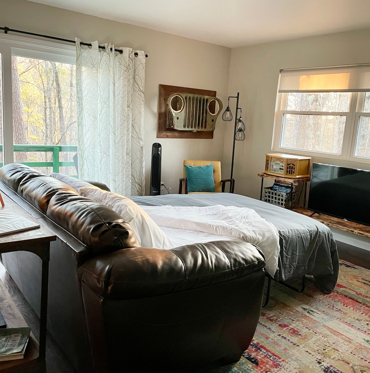 Peaceful Back 40 Treehouse!