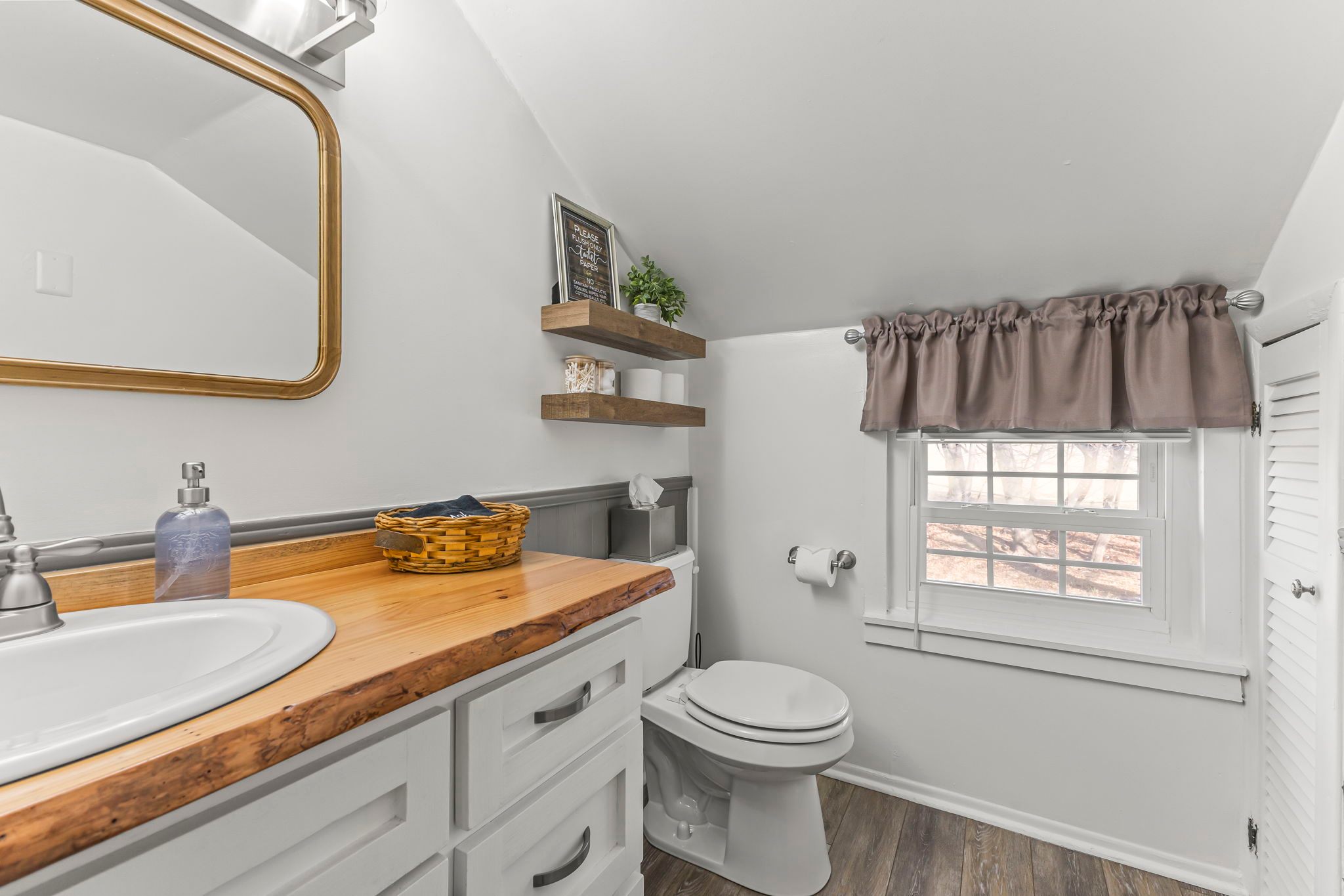 6 Time Award Winning Blue Coat Cottage Sleeps 6