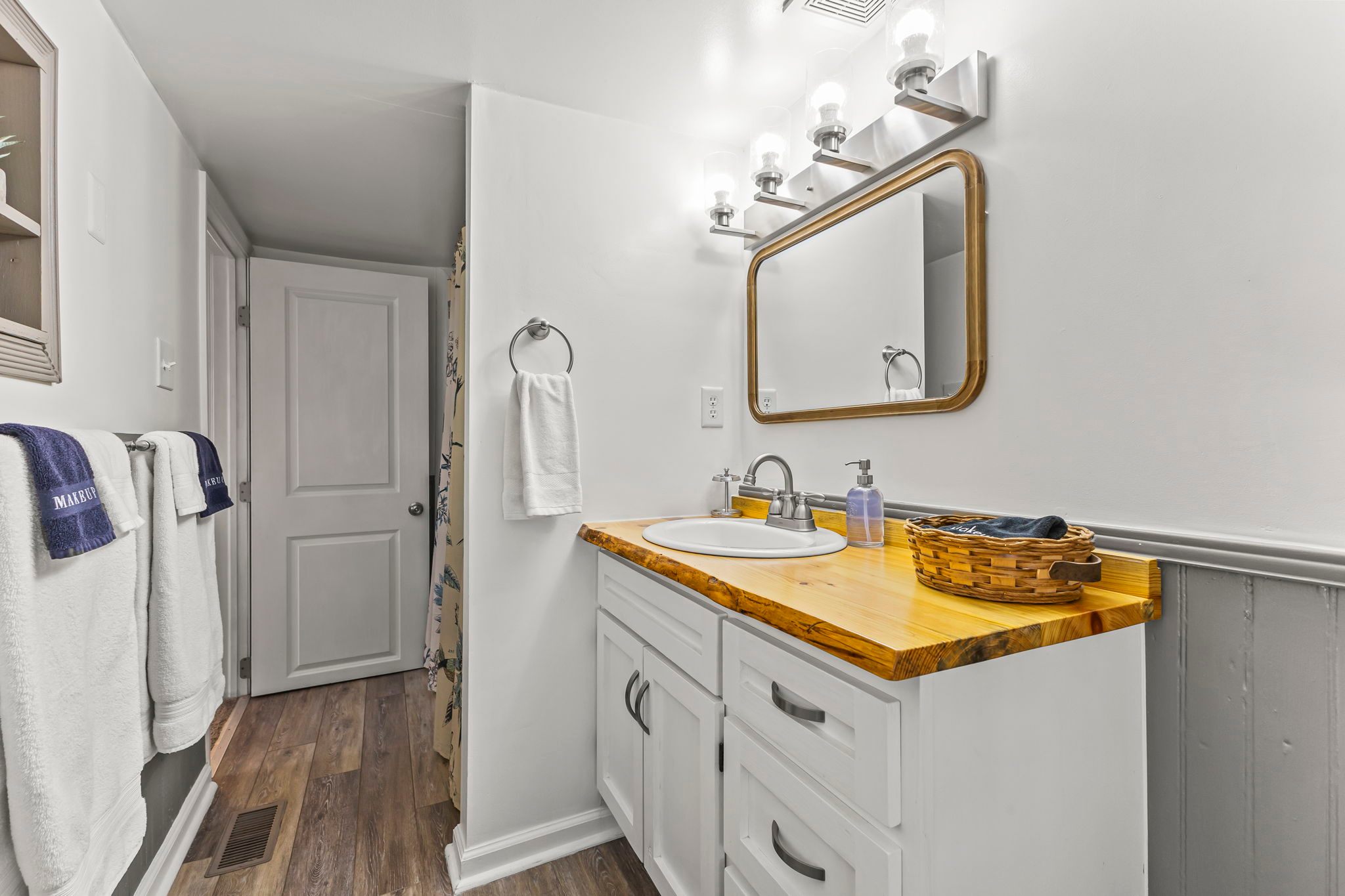6 Time Award Winning Blue Coat Cottage Sleeps 6