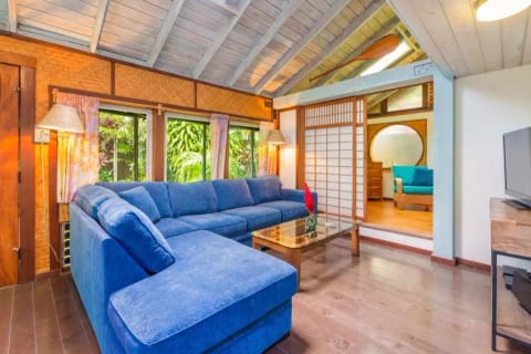 Beachcomber Bungalow Steps to the Beach TVNC#1058