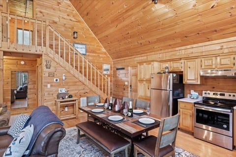 Private Cabin | Hot Tub | King beds | Forest Views