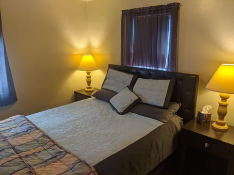 queen bed -- memoryfoam