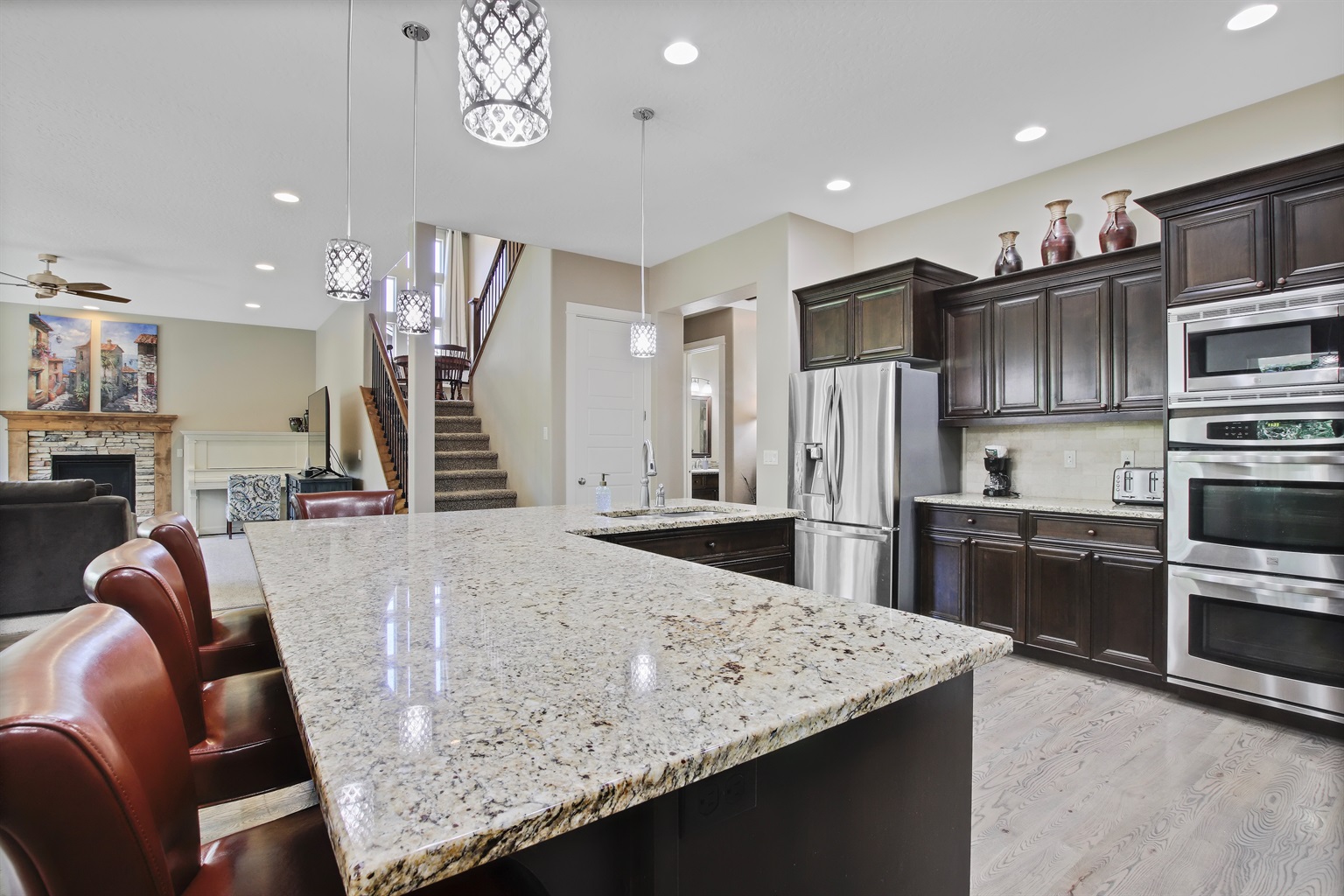 large-modern-5-bedroom-custom-home-centrally-located-in-meridian/