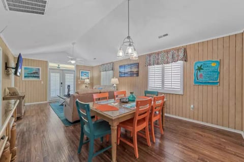 SUMMER COTTAGE BEACH HOUSE ON SHORE DRIVE