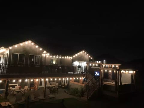 The Dragonfly Inn Loft & Walkout Suites