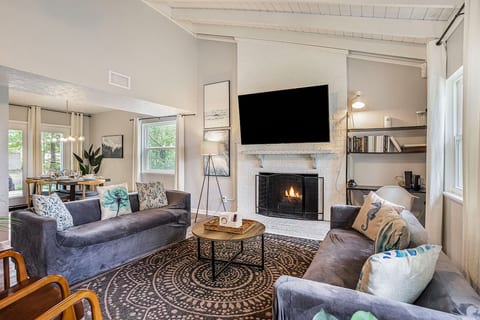 Fully Furnished Coastal Comfort in Surfside Beach image 5