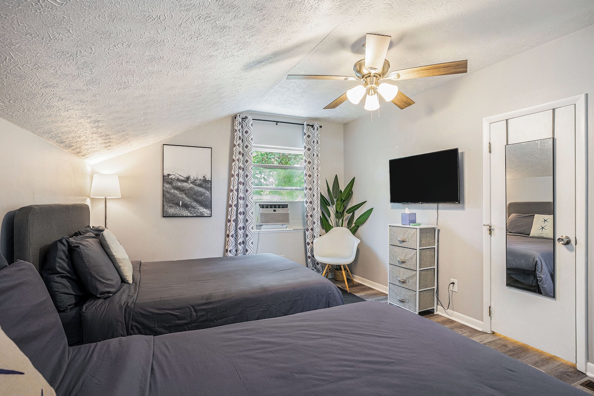 Fully Furnished Coastal Comfort in Surfside Beach image 22