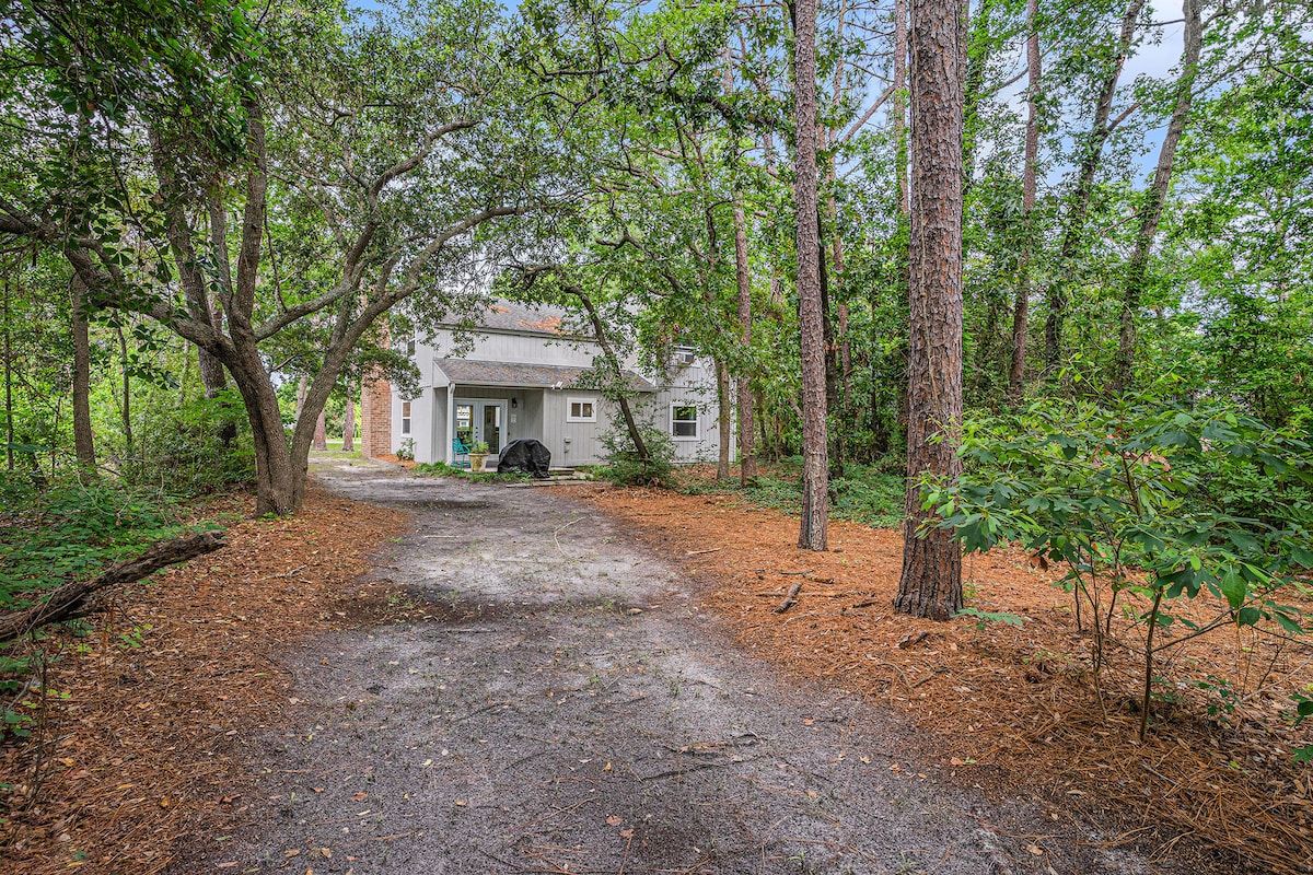 Fully Furnished Coastal Comfort in Surfside Beach image 36