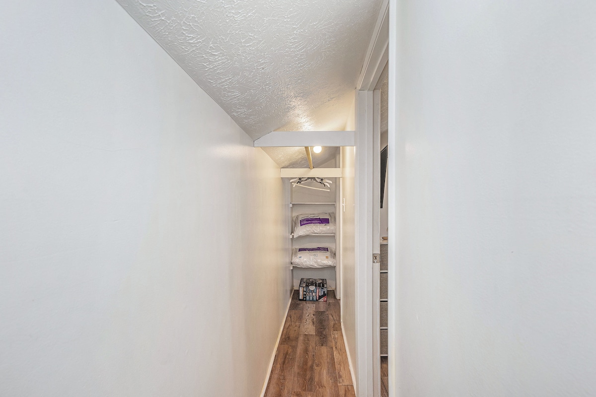 Fully Furnished Coastal Comfort in Surfside Beach image 16