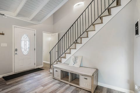 Fully Furnished Coastal Comfort in Surfside Beach image 2
