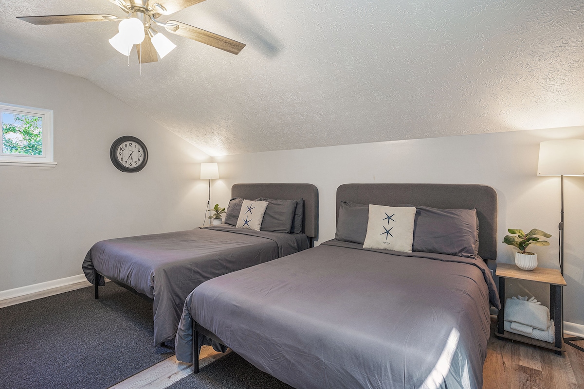 Fully Furnished Coastal Comfort in Surfside Beach image 23