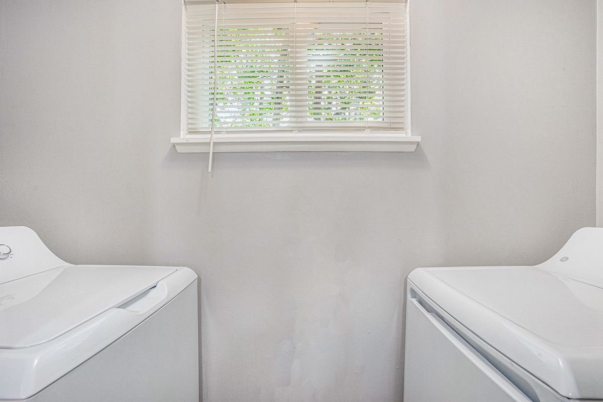Fully Furnished Coastal Comfort in Surfside Beach image 13