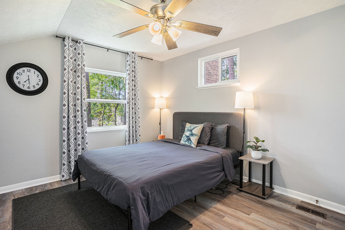 Fully Furnished Coastal Comfort in Surfside Beach image 27