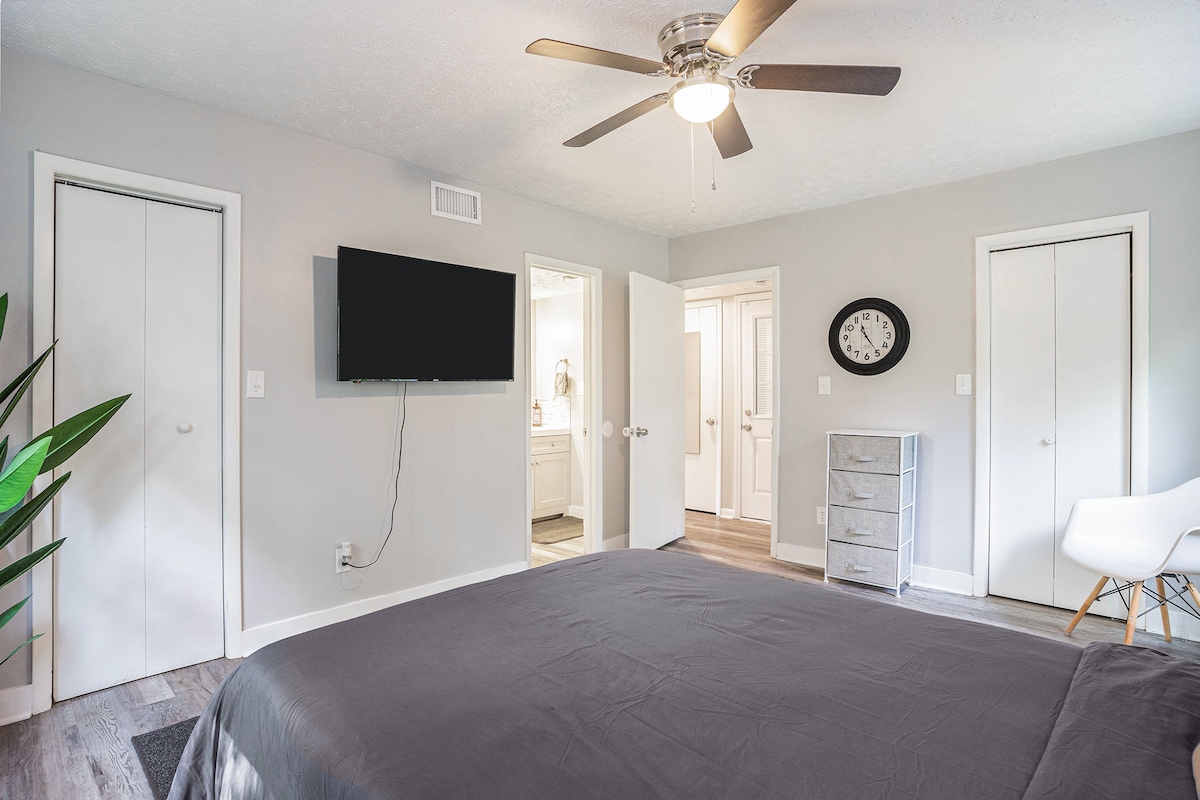 Fully Furnished Coastal Comfort in Surfside Beach image 18