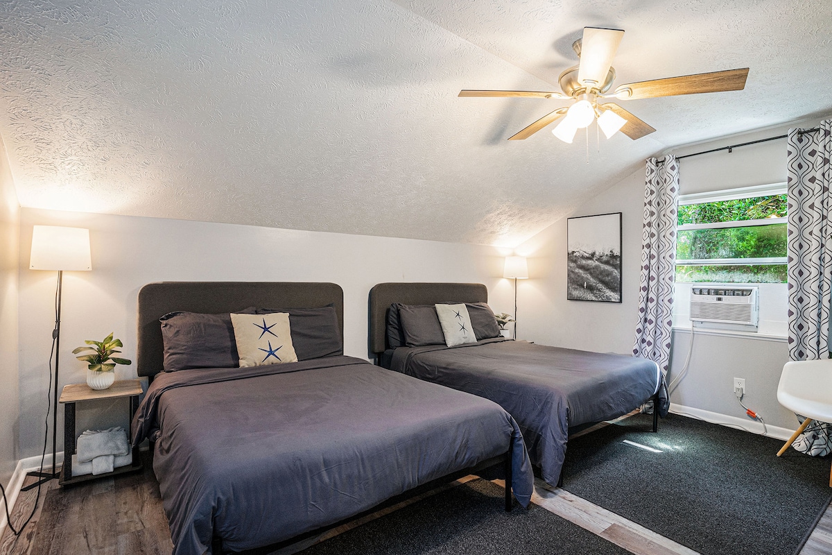 Fully Furnished Coastal Comfort in Surfside Beach image 21