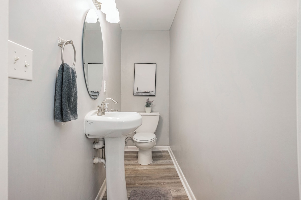 Fully Furnished Coastal Comfort in Surfside Beach image 14