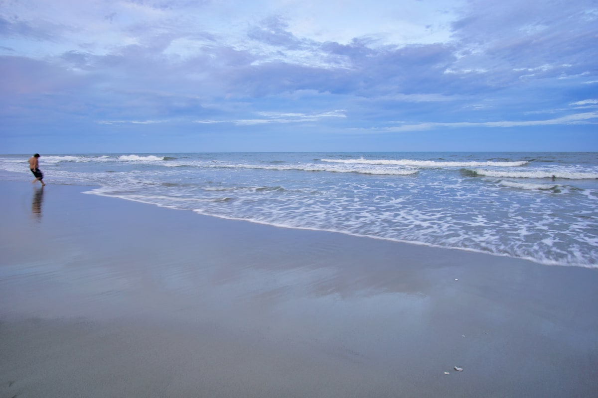 Fully Furnished Coastal Comfort in Surfside Beach image 46