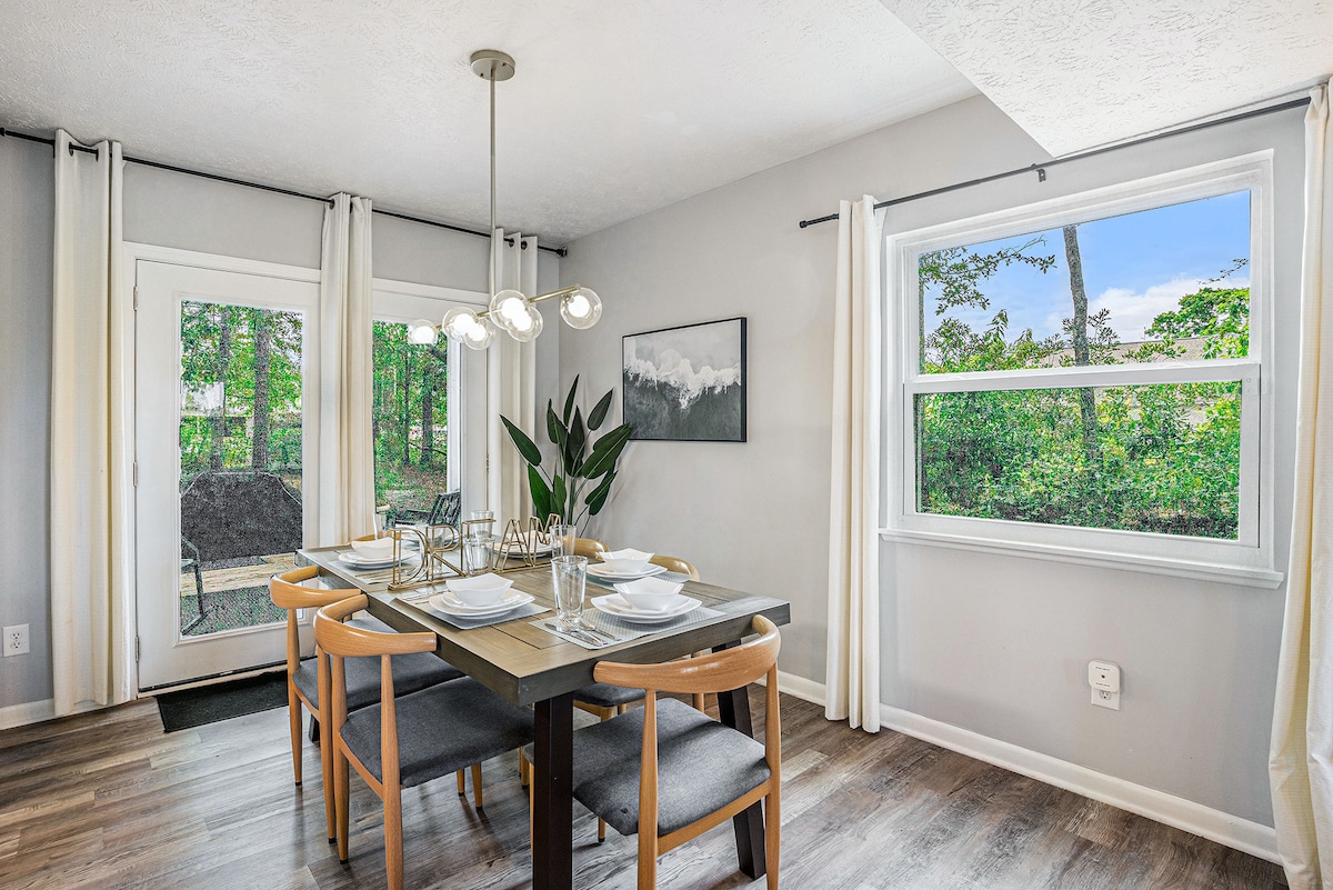 Fully Furnished Coastal Comfort in Surfside Beach image 8