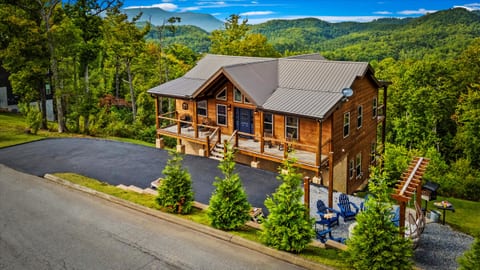 Bright Sky Lodge - within 5 miles of Pigeon Forge Parkway. Features three king suites, mountain views, chef's kitchen, hot tub, game room, bunk beds, and fire pit. Fun for the whole family!