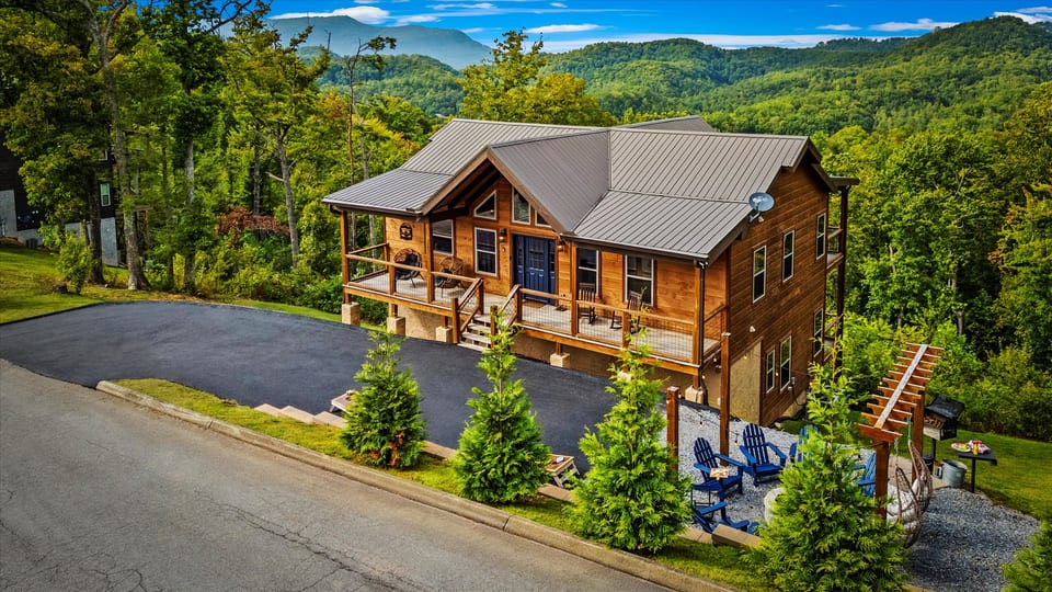 Bright Sky Lodge - within 5 miles of Pigeon Forge Parkway. Features three king suites, mountain views, chef's kitchen, hot tub, game room, bunk beds, and fire pit. Fun for the whole family!