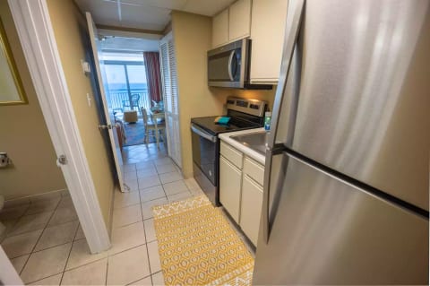Full Sized Appliances in Kitchen