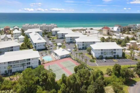 Coastal Chic- 3/2 walking distance to beach 