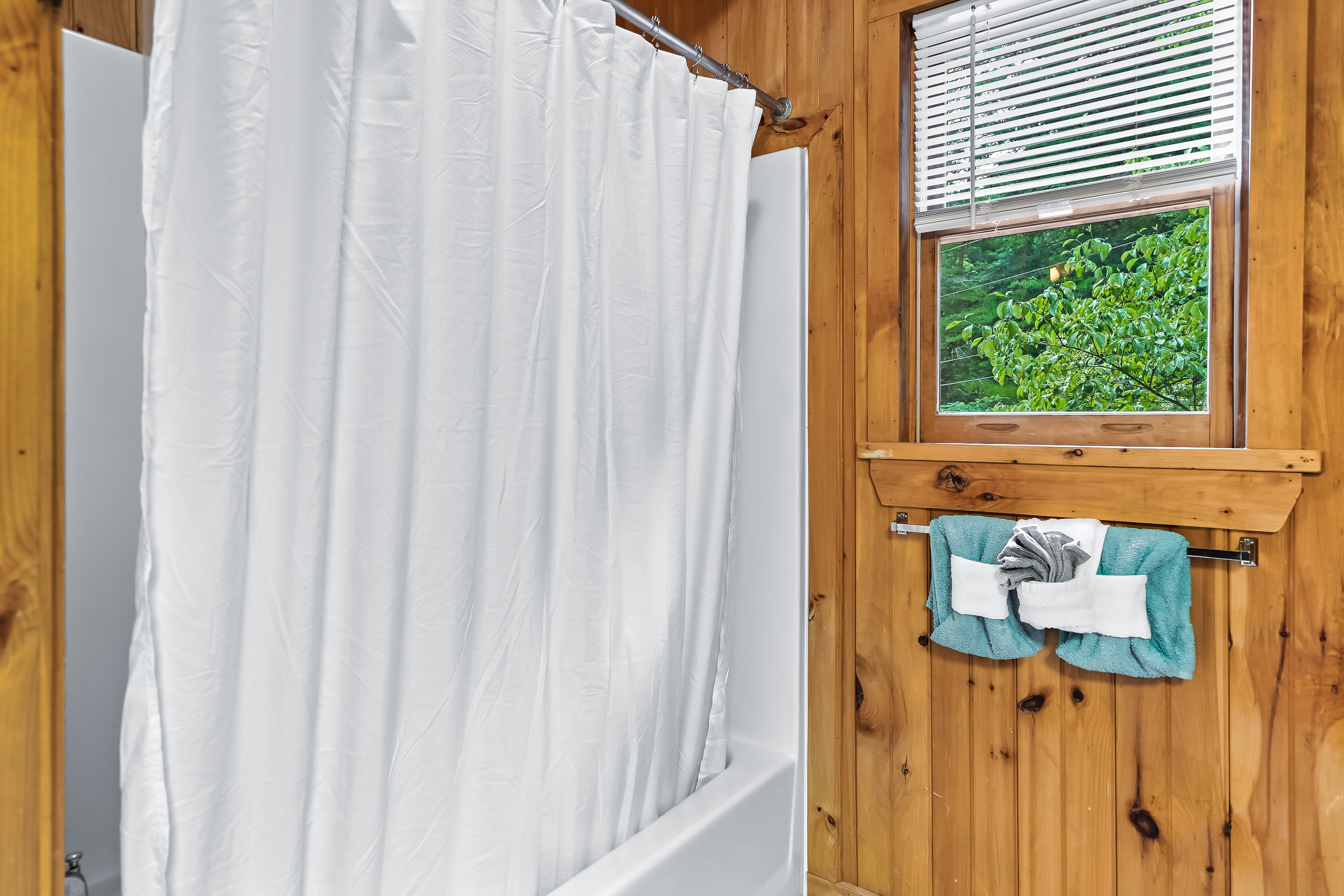 Upstairs full bathroom with shower + tub combination