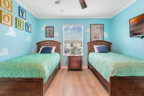 2 twin beds 