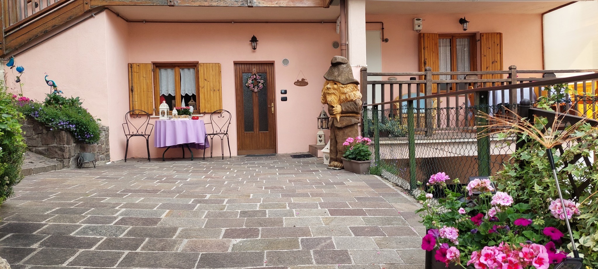 l'ingresso e il terrazzo