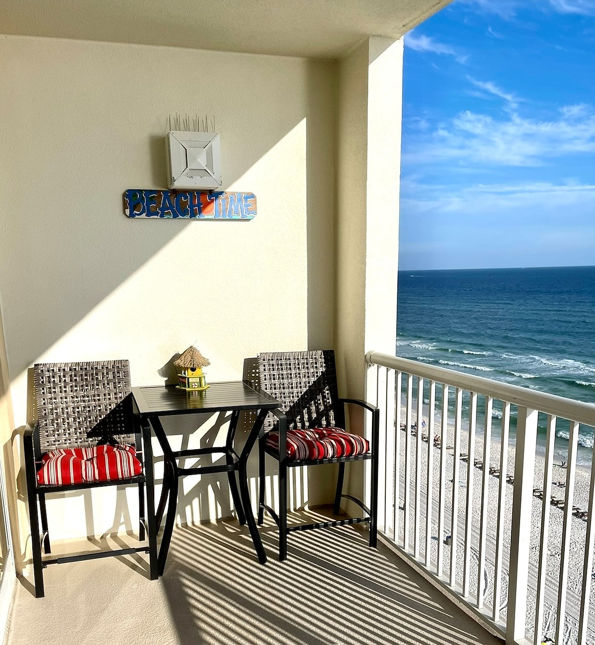Enjoy the balcony! Beachfront-Amazing View-Beachfront Master-Balcony!