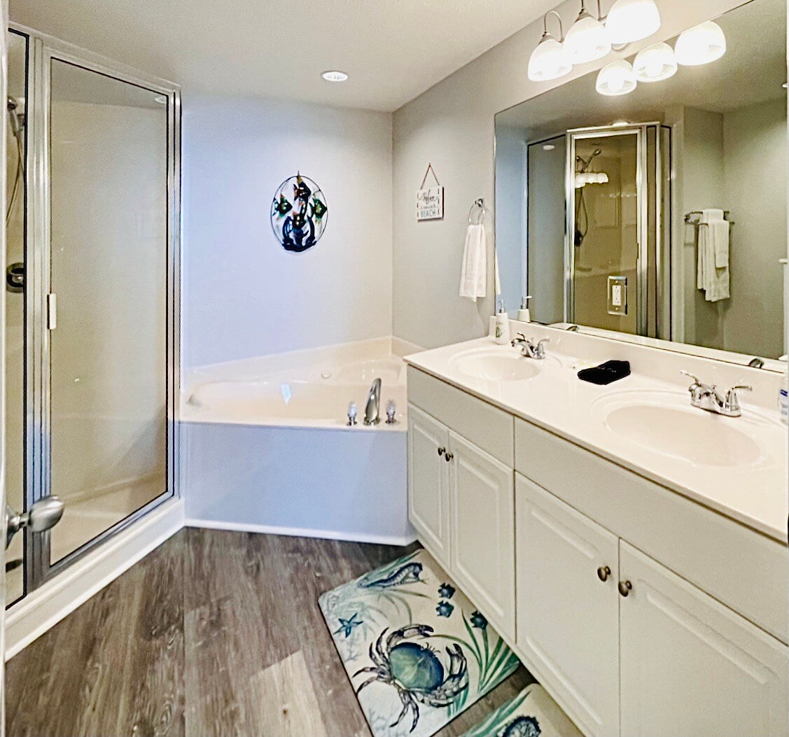 Spacious master bath with double sink, walk in shower and jetted tub.