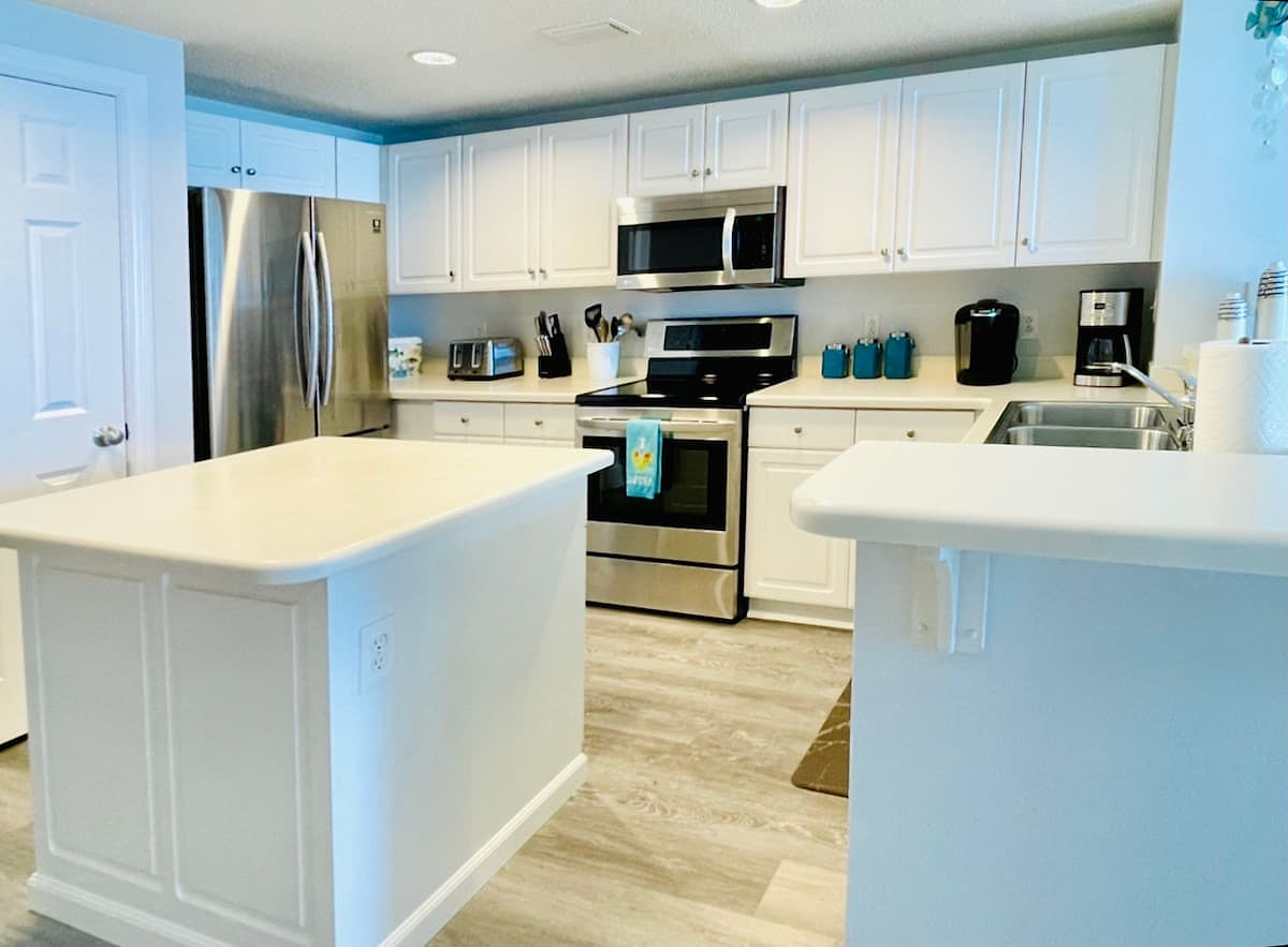 Spacious kitchen-Updated stainless steel appliances