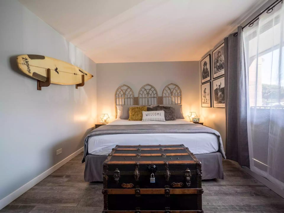 The bedroom has its own air conditioner. Kahana catches the trade winds most evenings, but not every night — and plenty of older West Maui condos still don't have bedroom A/C. Yours does.