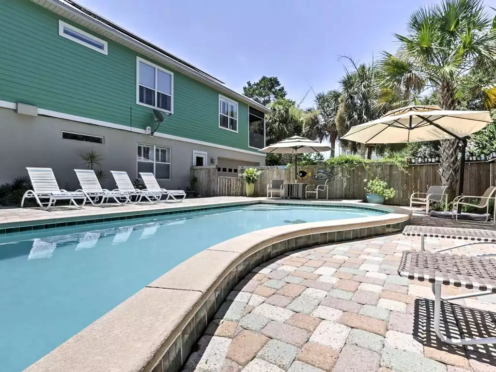 Pure bliss awaits in the 14,000-gallon saltwater pool. - 5 Bd sleeps 14 Heated Pool, Hot Tub & Golf Cart - Santa Rosa Beach