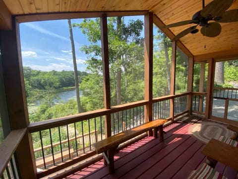 Eagle Ridge Hideaway Cabin