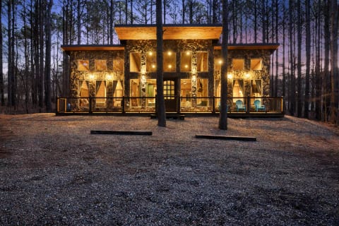 Romancing The Stone, Upscale Romantic Cabin
