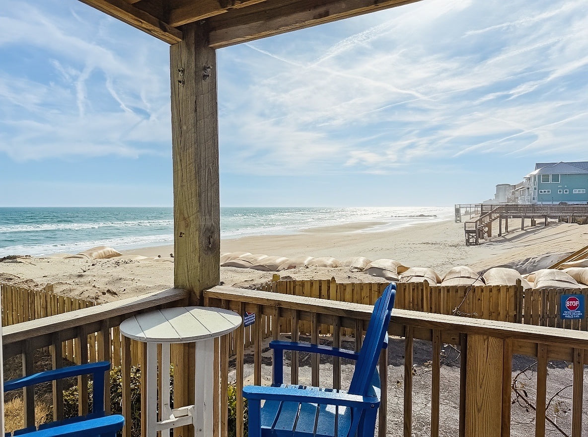Note: Beach availability varies by tide; photos were captured during low tide in February 2026.