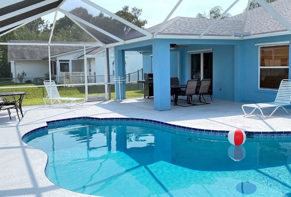 Large Screened Heated Pool and Patio