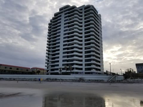 The Daytona Penthouse - 3,000sq.ft. 3BR, 3Bth 2 Story Condo