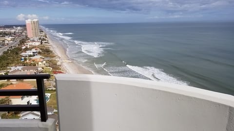 The Daytona Penthouse - 3,000sq.ft. 3BR, 3Bth 2 Story Condo